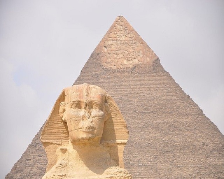 sphinx and pyramids of giza